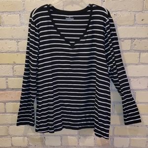 Long sleeve v-neck shirt